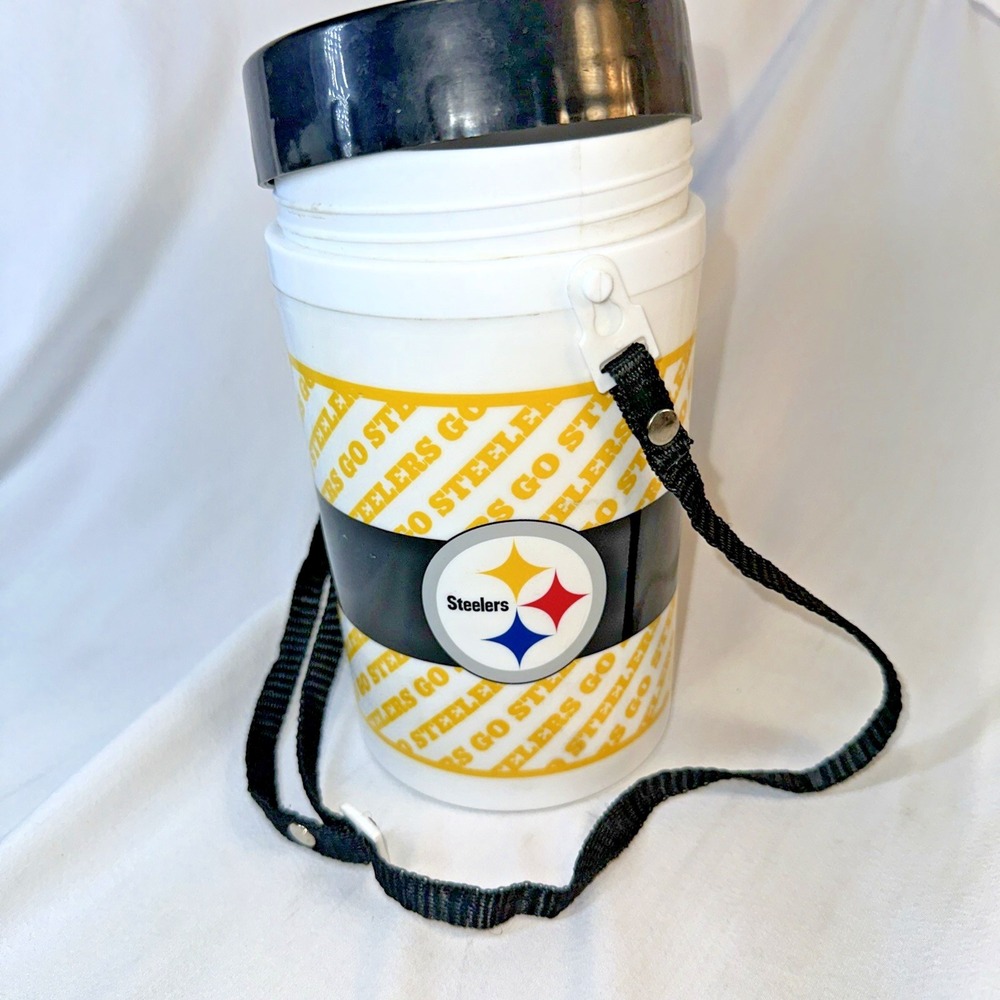 Pittsburgh Steelers MRL Sports 7.5" x 4" Water Bottle  w/ Detachable Carry Strap
